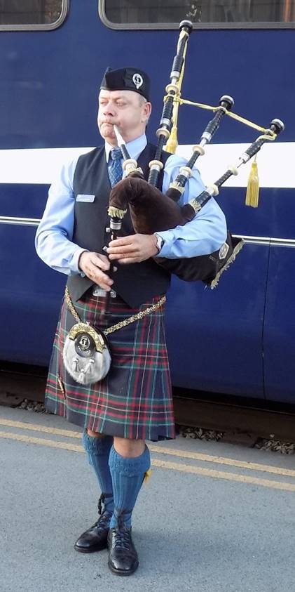 Bagpiper - Cropped