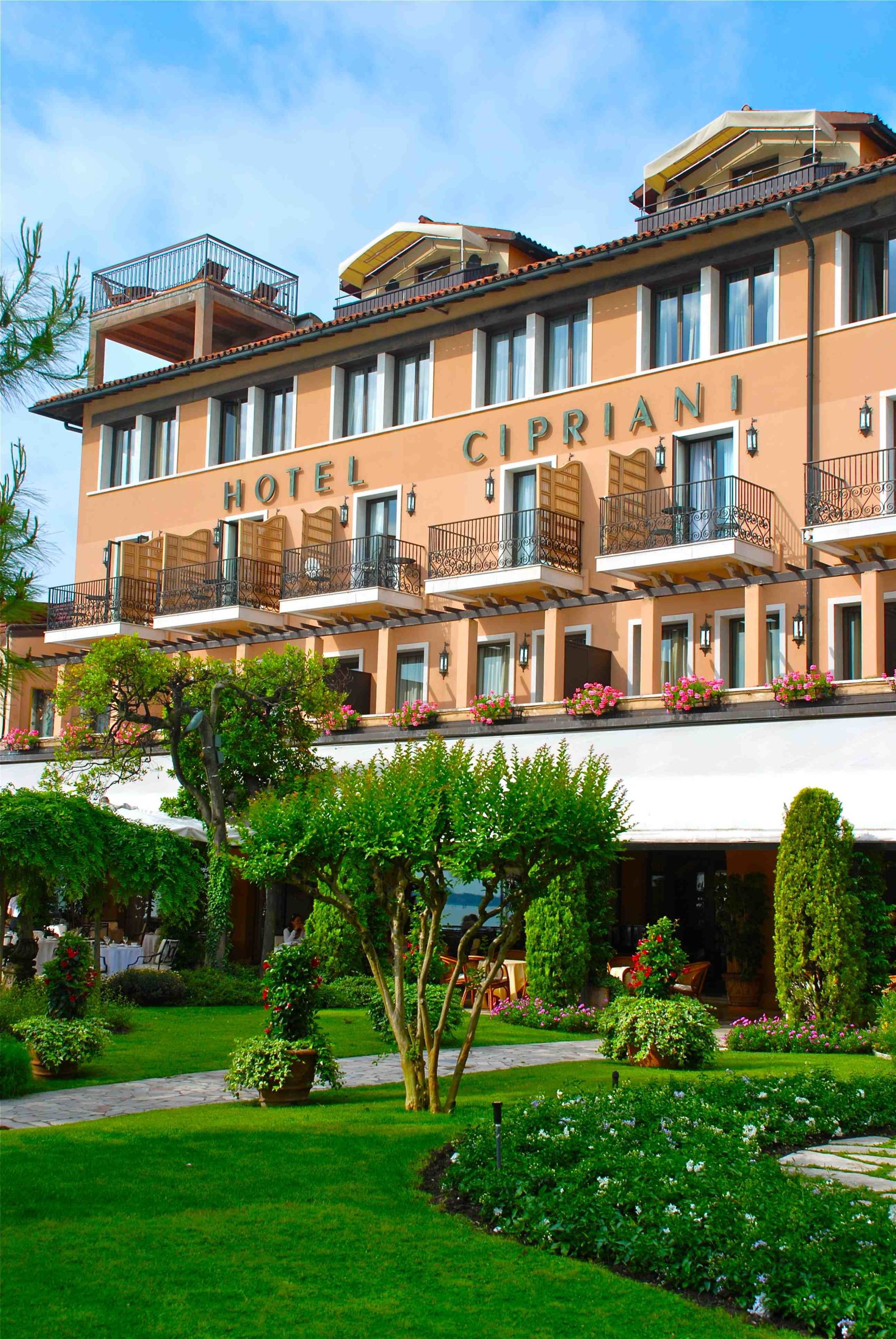 HotelFrontSmall