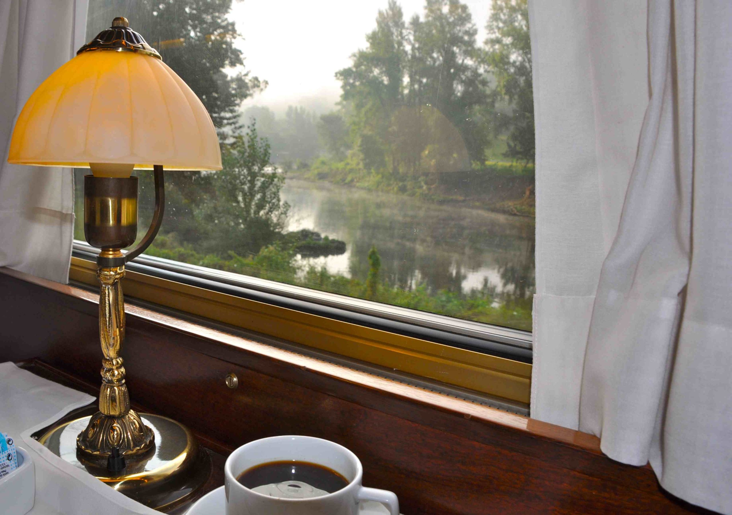 OHTableLamp7(river) Dining car table lamp