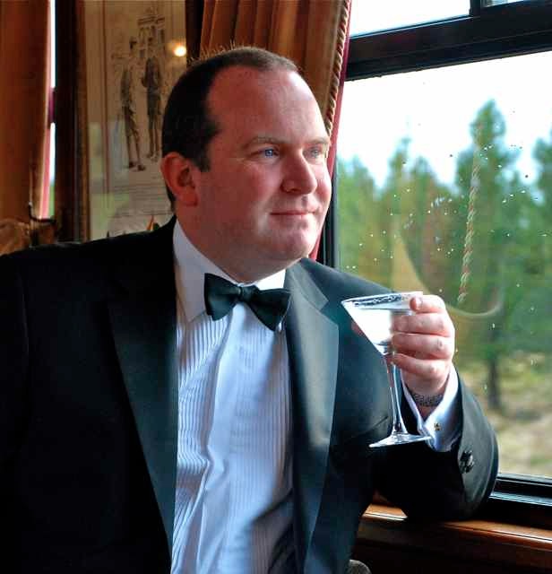 Toddy time in the lounge car. IRT photo by Eleanor Hardy