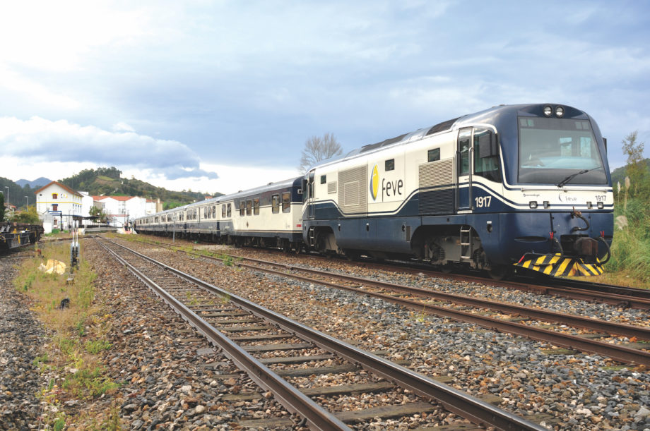 El Transcantábrico Gran Lujo SantiagoSan Sebastián Luxury Train