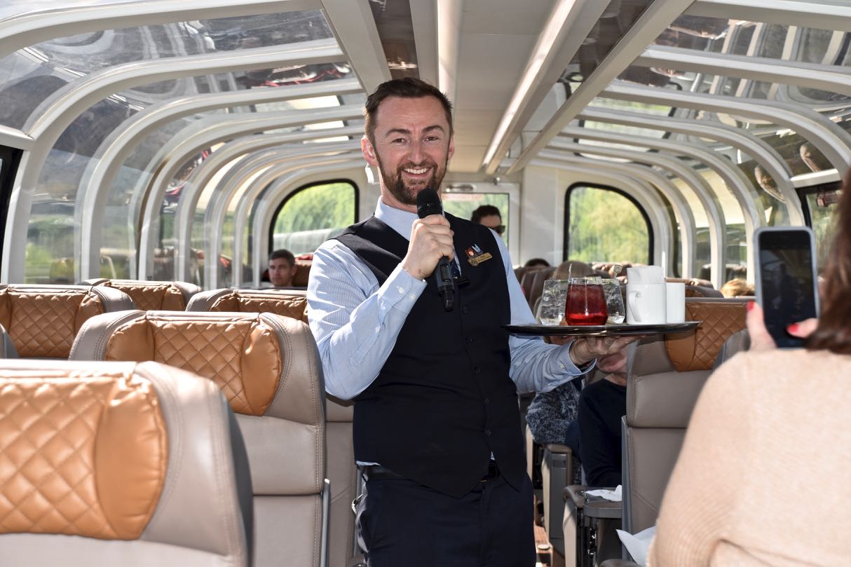 Rocky Mountaineer_GoldLeaf Attendant 1