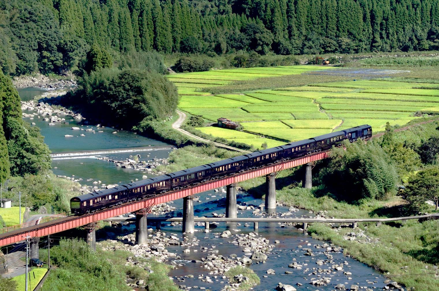 Kyushu Seven Stars train going over a bridge